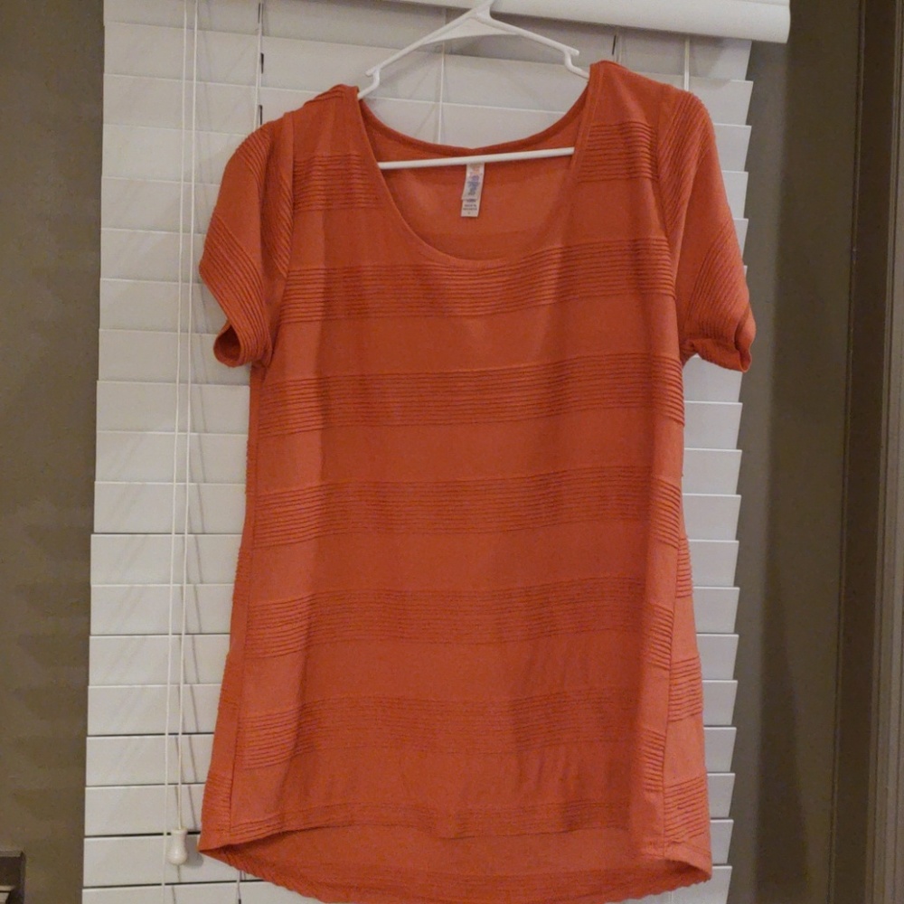 Lularoe classic tee L